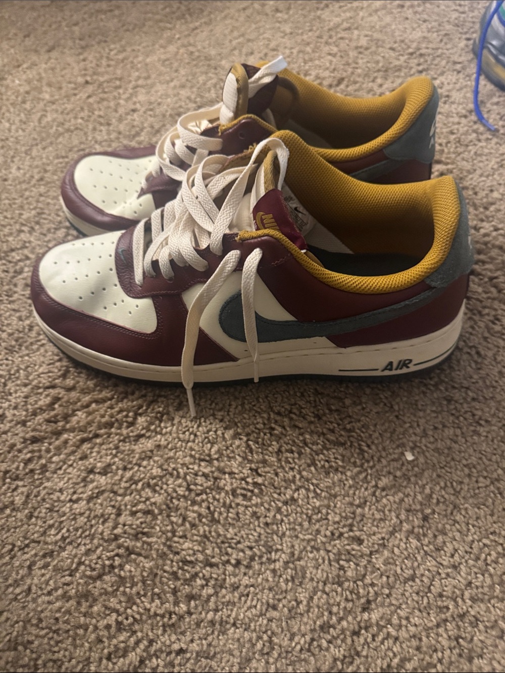 Nike Kids Low-Top Sneakers in Maroon, White & Mustard